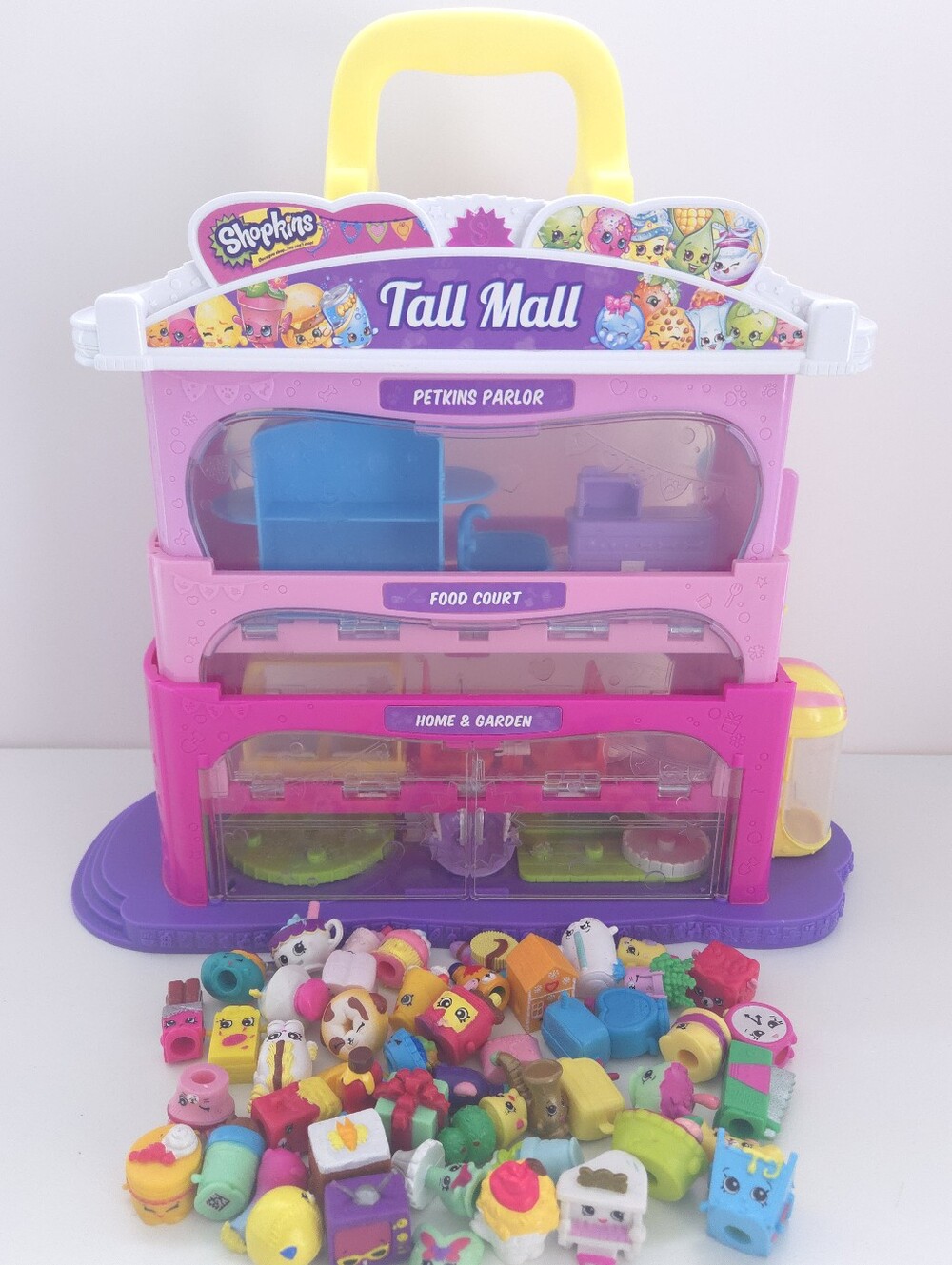 Shopkins Tall Mall Playset with Mini Figure Shopkins and Petkins